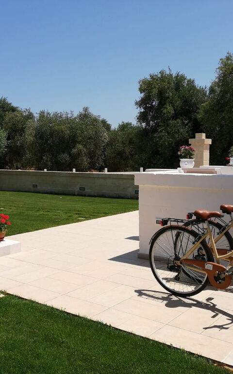 Terra Mater: Exteriör, Trädgård, Utomhus