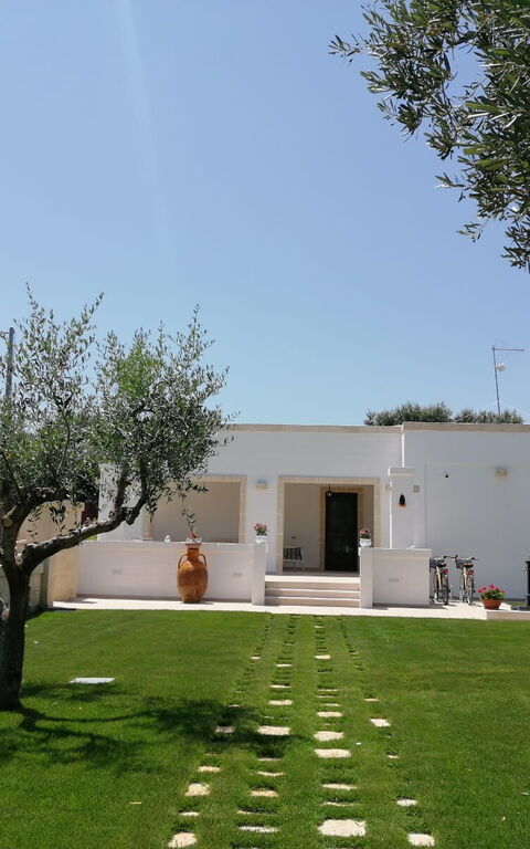 Terra Mater: Exteriör, Trädgård, Utomhus