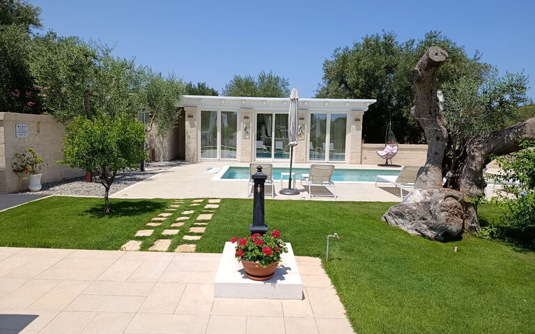 Terra Mater: Exteriör, slå samman, Trädgård, Utomhus