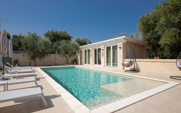 Terra Mater: Exteriör, slå samman, Utomhus