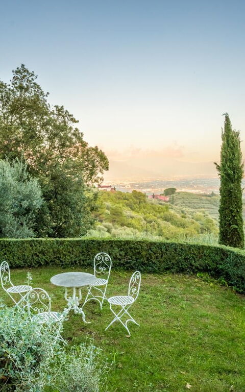 Villa Mami: Exteriör, Trädgård, Utomhus, Visningar