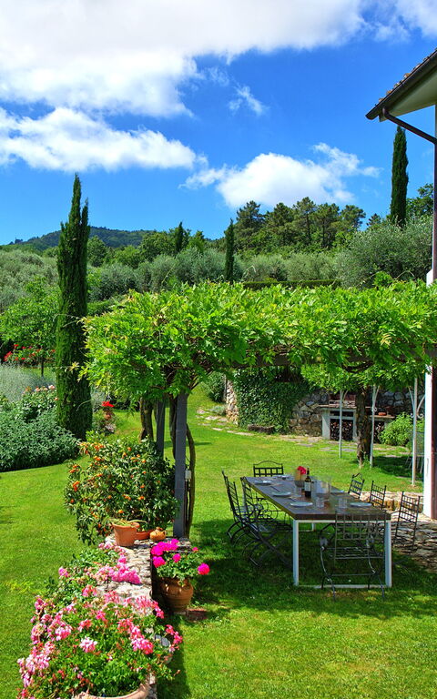 Villa Mami: Exteriör, Trädgård, Utomhus