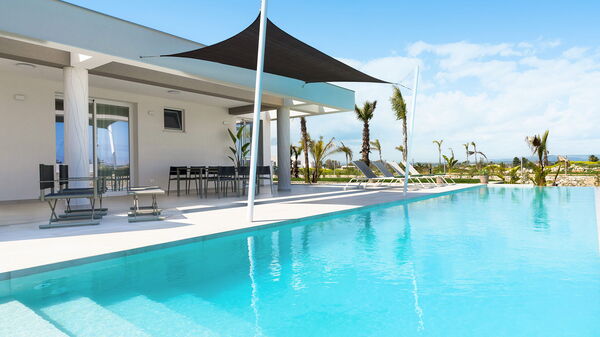 Villa Paradisus: Exteriör, slå samman, Utomhus