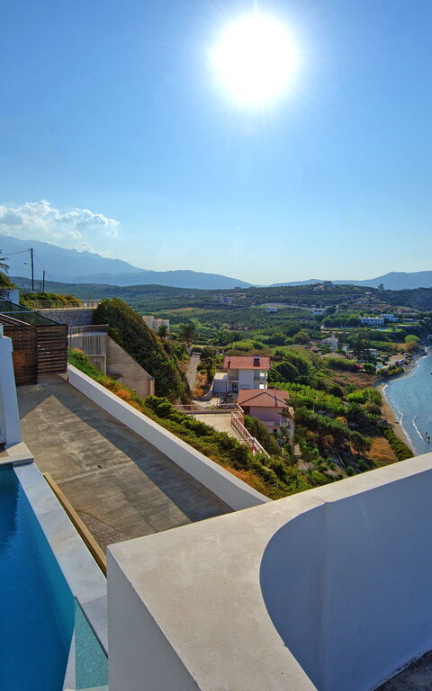 Villa Sapphire: slå samman, Utomhus