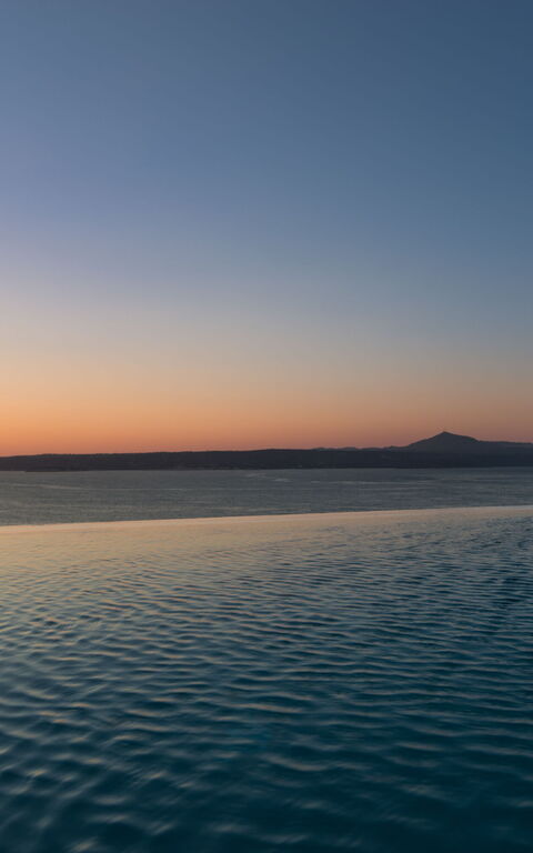 Villa Sapphire: slå samman, Utomhus, Visningar