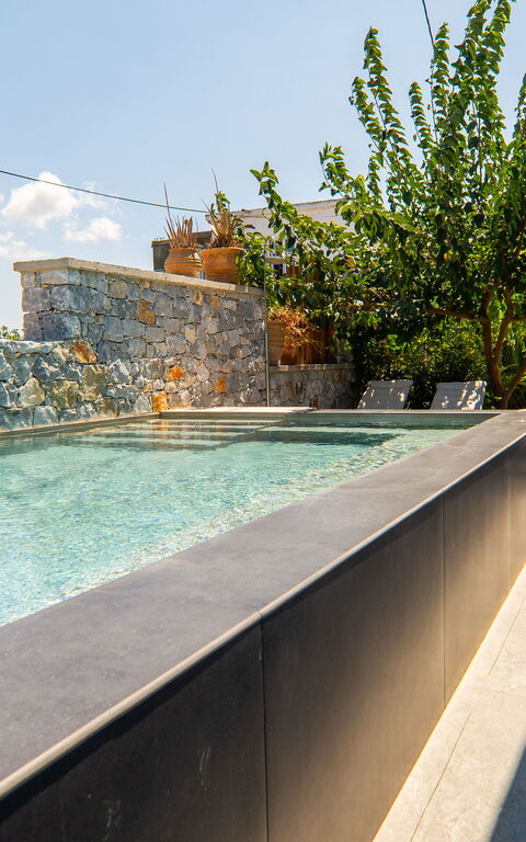 Villa Katrina: slå samman, Utomhus