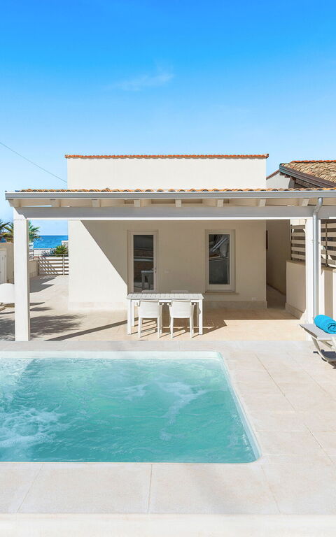 La Siesta: Exteriör, slå samman, Utomhus