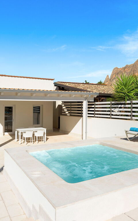 La Siesta: Exteriör, slå samman, Utomhus