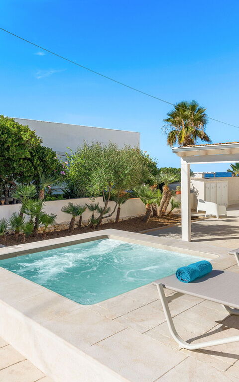 La Siesta: Exteriör, slå samman, Utomhus