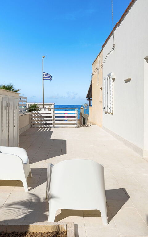 La Siesta: Exteriör, Utomhus, Visningar