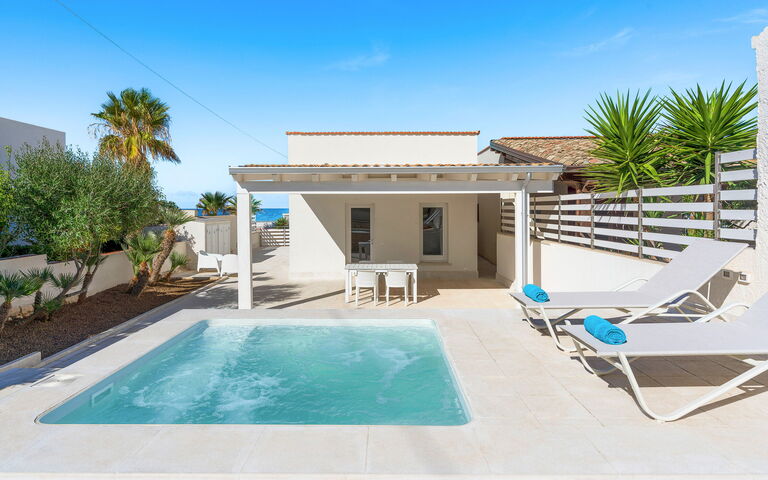 La Siesta: Exteriör, slå samman, Utomhus