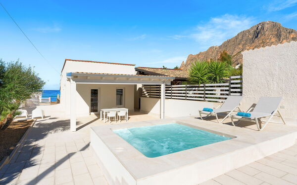 La Siesta: Exteriör, slå samman, Utomhus