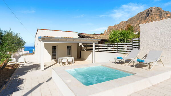 La Siesta: Exteriör, slå samman, Utomhus