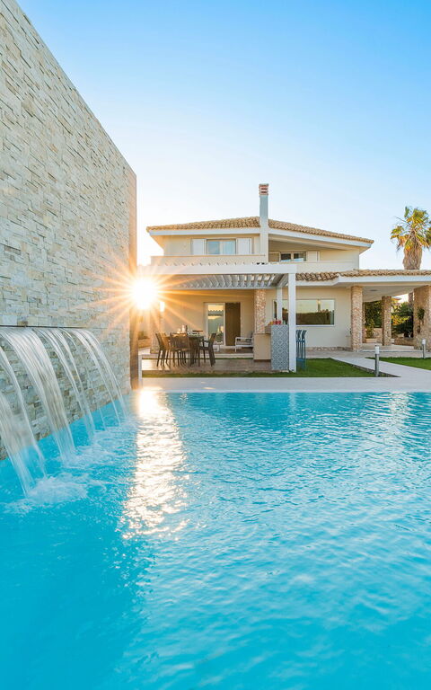 Villa Dilecta: Exteriör, slå samman, Utomhus