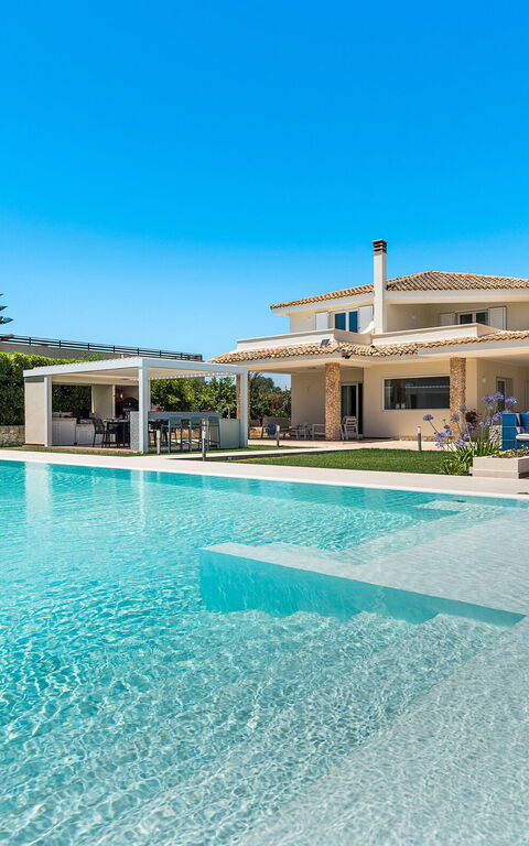 Villa Dilecta: Exteriör, slå samman, Utomhus