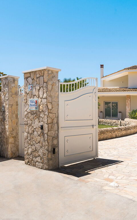 Villa Dilecta: Exteriör, Huvudentré, Utomhus