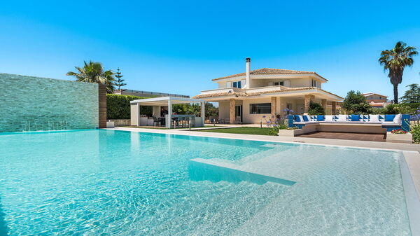 Villa Dilecta: Exteriör, slå samman, Utomhus