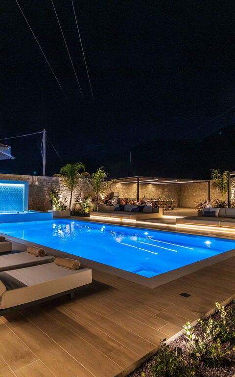 Villa Serenity: slå samman, Utomhus