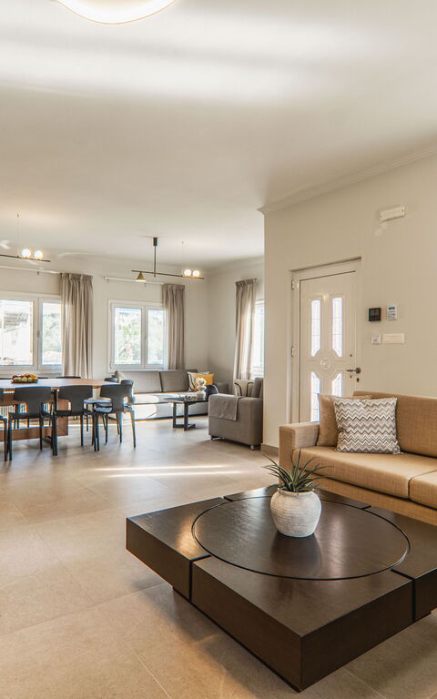 Villa Serenity: Lunchrum, Vardagsrum