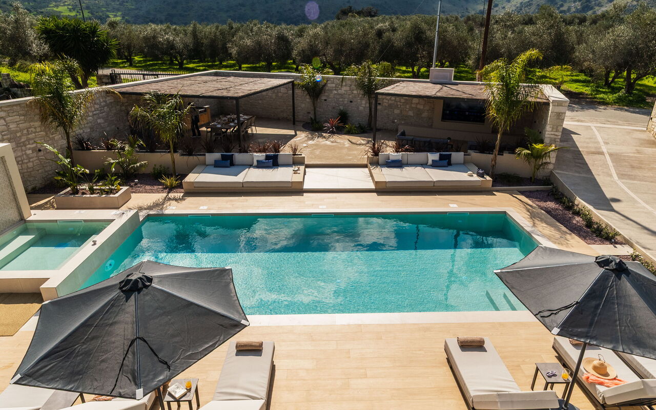 Villa Serenity: slå samman, Utomhus