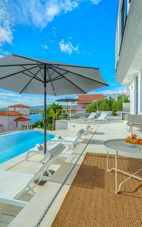 Villa Allina: Exteriör, slå samman, Utomhus, Visningar