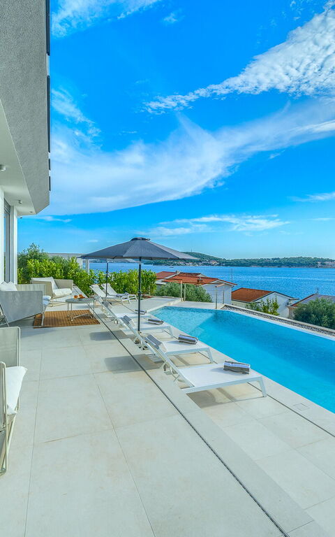 Villa Allina: Exteriör, slå samman, Utomhus, Visningar