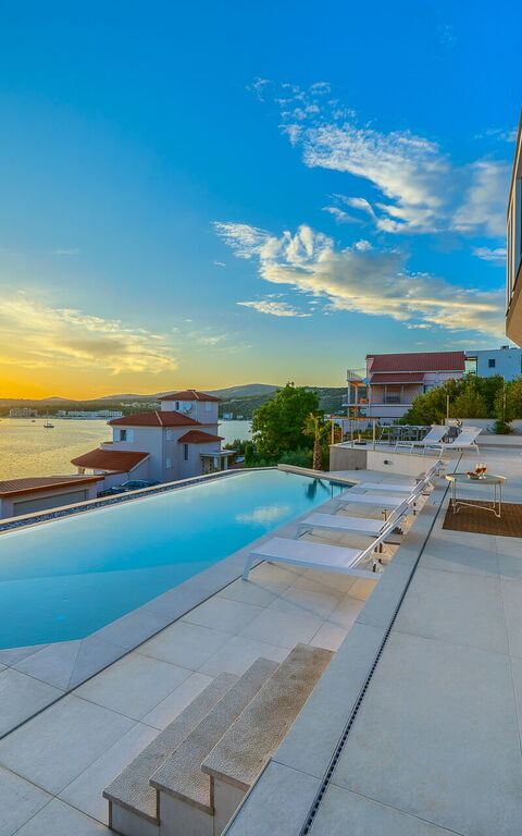 Villa Allina: Exteriör, slå samman, Utomhus, Visningar