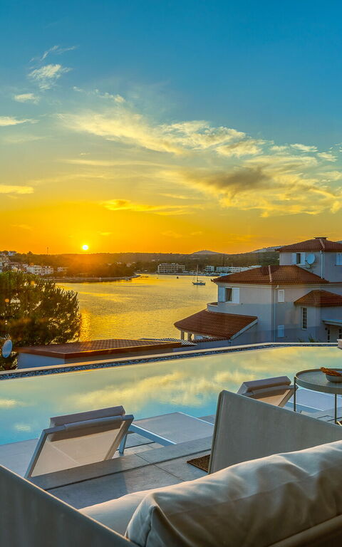 Villa Allina: Exteriör, slå samman, Utomhus, Visningar