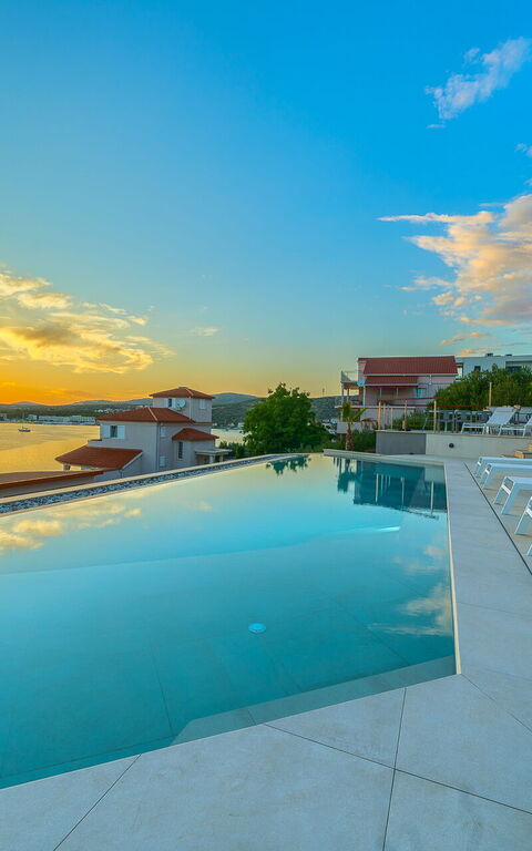 Villa Allina: Exteriör, slå samman, Utomhus, Visningar