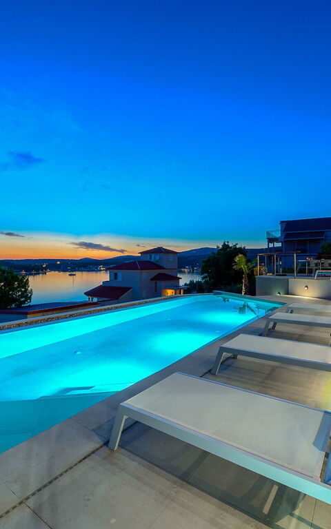 Villa Allina: Exteriör, slå samman, Utomhus, Visningar