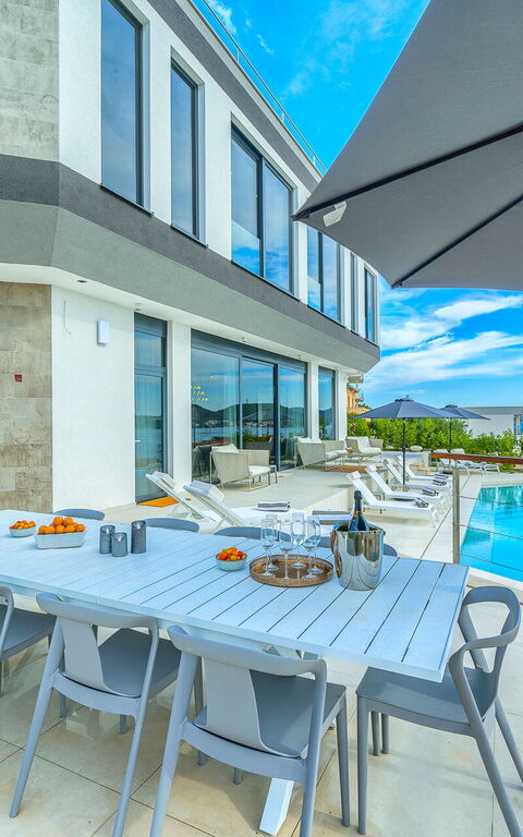 Villa Allina: Exteriör, slå samman, Utomhus, Visningar