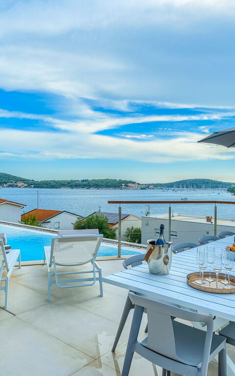 Villa Allina: Exteriör, slå samman, Utomhus, Visningar