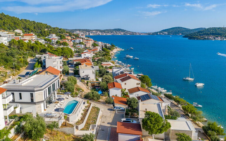 Villa Allina: slå samman, Visningar