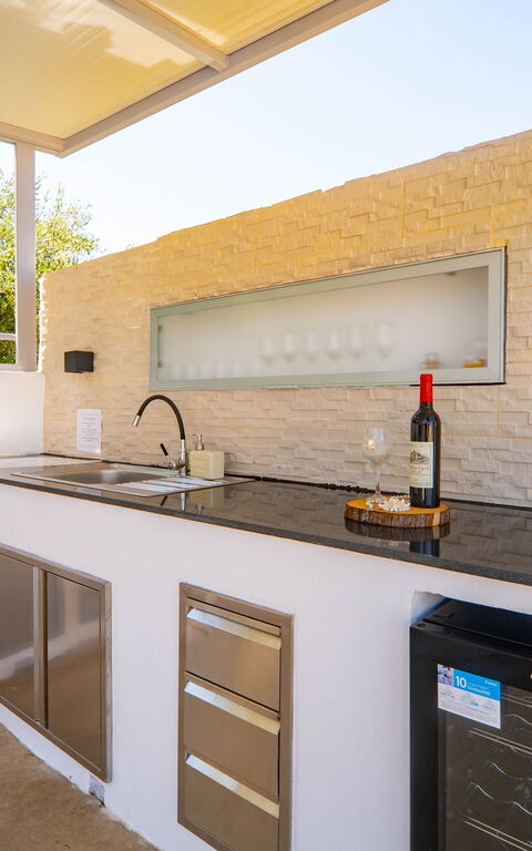 Christianna Apartments: Utomhus