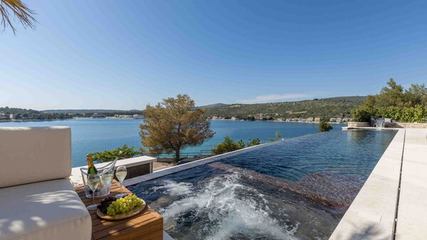 Villa Olive Vista 1: Exteriör, slå samman, Utomhus, Visningar