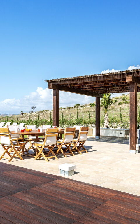 Villa Erakle: Exteriör, Utomhus