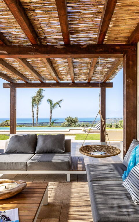 Villa Erakle: Exteriör, Utomhus, Visningar