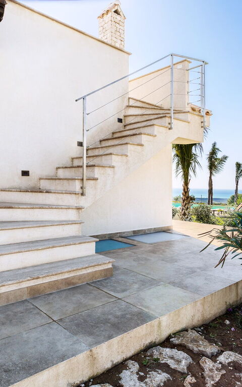 Villa Erakle: Exteriör, Utomhus