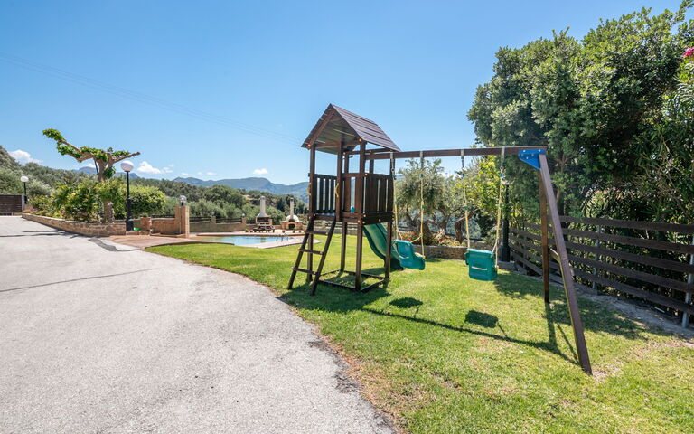 Villa Dimmare: Exteriör, Trädgård, Utomhus