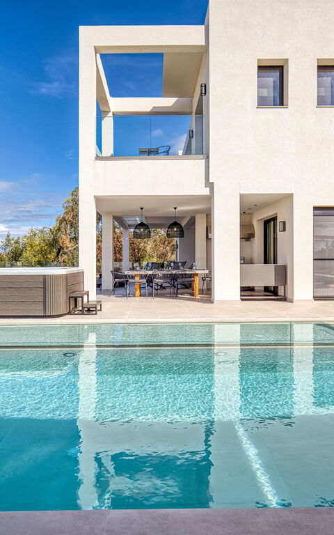 Villa Dominante: Exteriör, slå samman, Utomhus