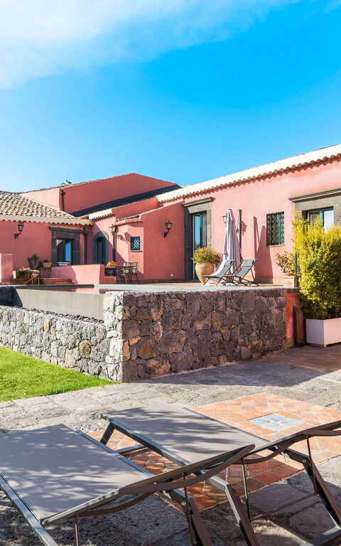 Micanera House: Exteriör, Trädgård, Utomhus