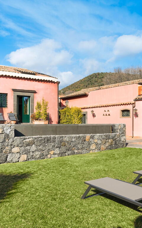 Micanera House: Exteriör, Trädgård, Utomhus