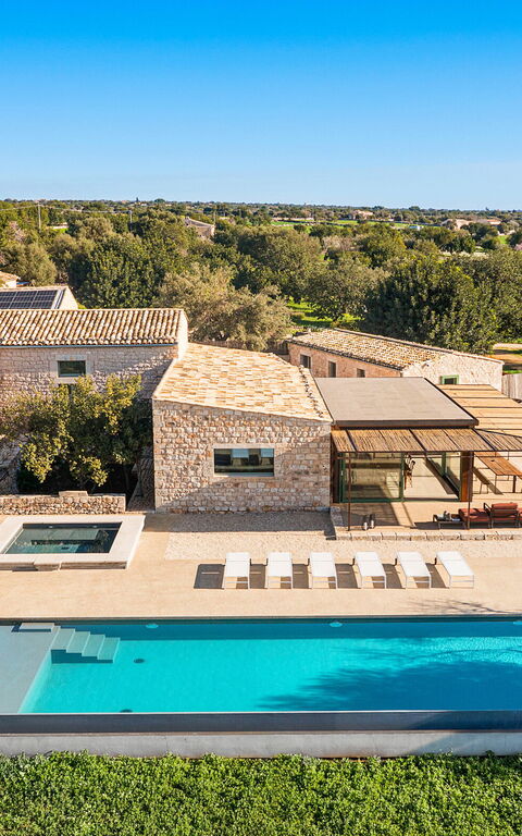 Villa Ninetta: Exteriör, slå samman, Utomhus