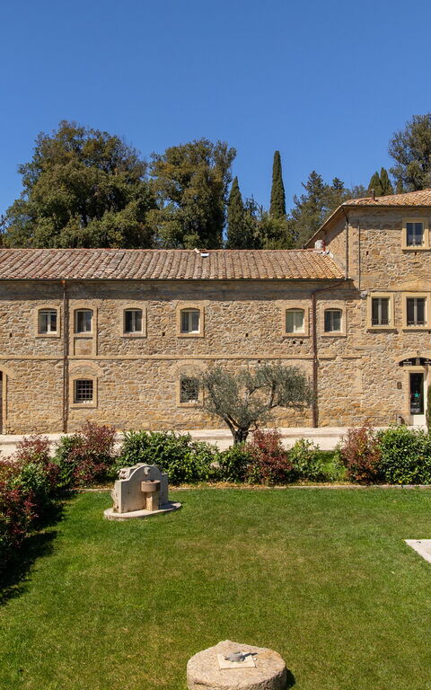 Borgo Ariano: Exteriör, Utomhus, Visningar