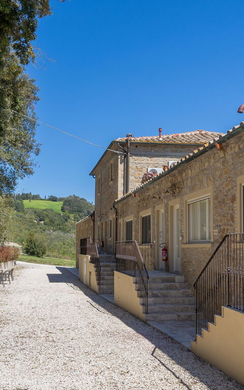 Borgo Ariano: Exteriör, Utomhus