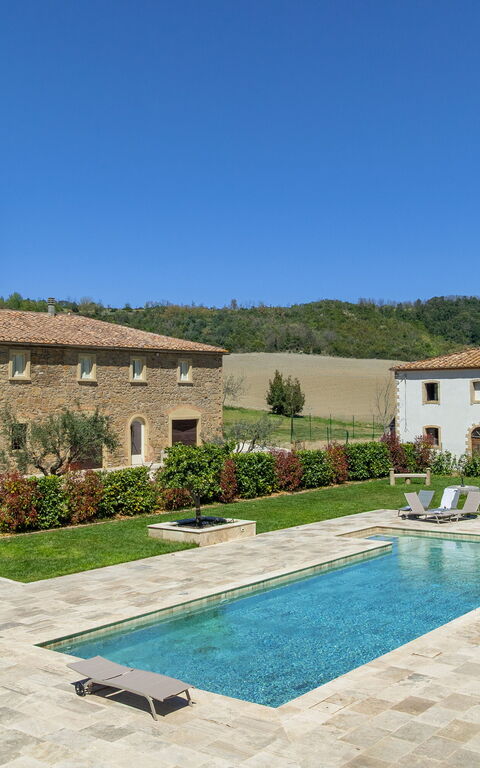 Borgo Ariano: Exteriör, Utomhus