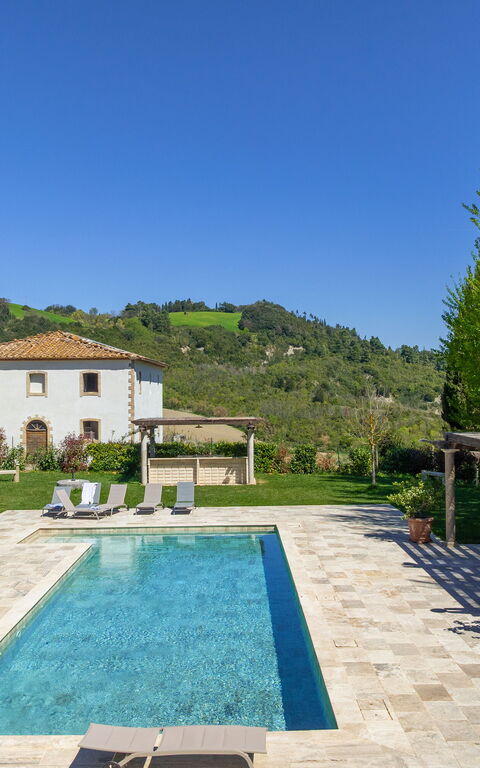 Borgo Ariano: Exteriör, Utomhus