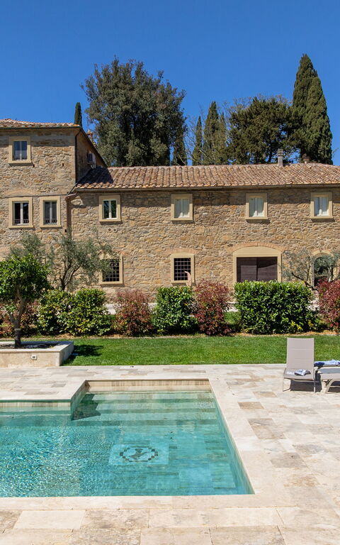 Borgo Ariano: Exteriör, Utomhus