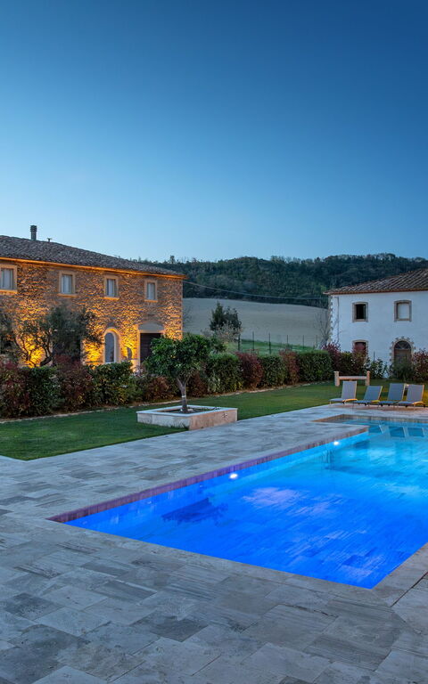 Borgo Ariano: Exteriör, Utomhus