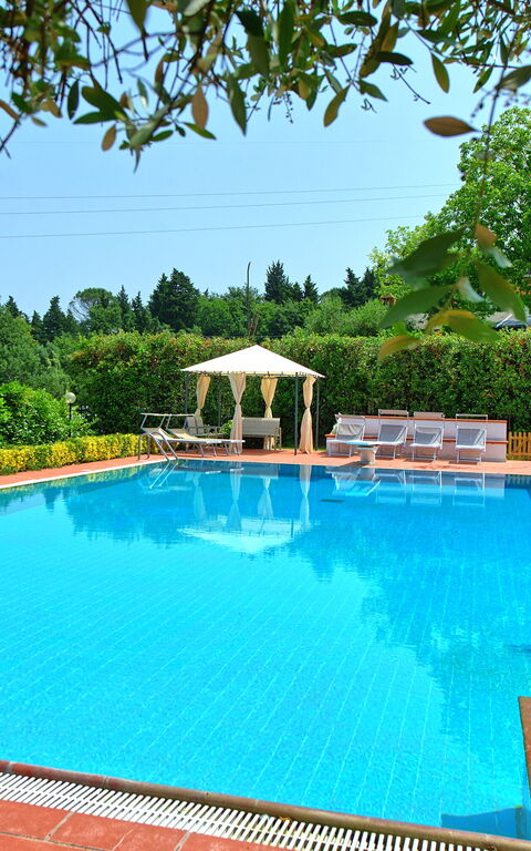 Villa Adriana: Exteriör, slå samman, Utomhus